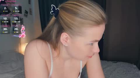 Snapshot of sunday_morn1ng chatting on 05-20-26, 07:14 Jenny online show from 05-20-26, 07:14