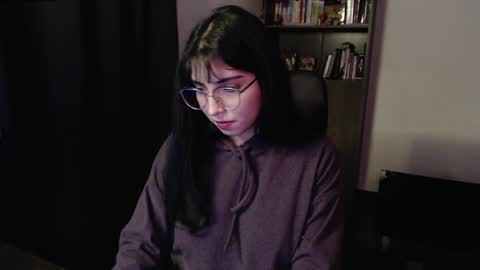Snapshot of sunflower_uwu chatting on 06-05-26, 02:07 violetta online show from 06-05-26, 02:07