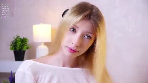 Snapshot of sunnmoonn chatting on 06-13-26, 02:37 Lily online show from 06-13-26, 02:37