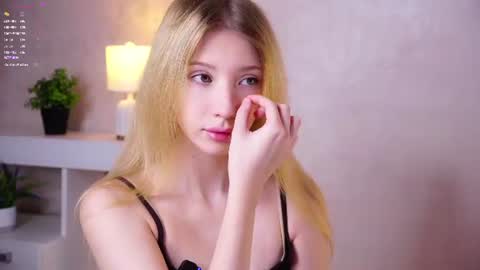 Snapshot of sunnmoonn chatting on 06-15-26, 02:41 Lily online show from 06-15-26, 02:41