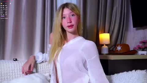Snapshot of sunnmoonn chatting on 07-15-26, 11:32 Lily online show from 07-15-26, 11:32