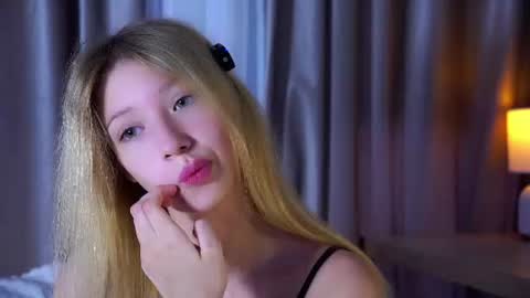 Snapshot of sunnmoonn chatting on 07-18-26, 11:30 Lily online show from 07-18-26, 11:30