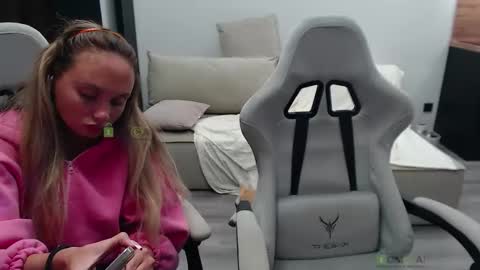 Alice and Sergey online show from 09-23-25, 05:49