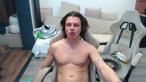 Snapshot of sunny1girl chatting on 05-15-26, 09:49 Alice and Sergey online show from 05-15-26, 09:49