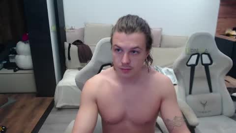 Snapshot of sunny1girl chatting on 05-31-26, 08:43 Alice and Sergey online show from 05-31-26, 08:43