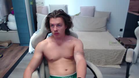 Snapshot of sunny1girl chatting on 06-11-26, 07:06 Alice and Sergey online show from 06-11-26, 07:06
