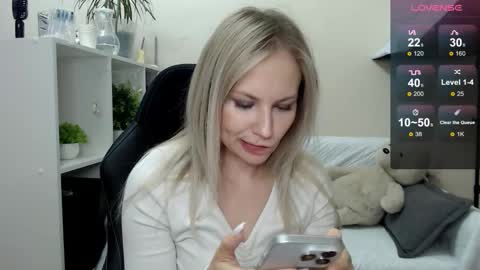 Naomi online show from 10-17-25, 02:48