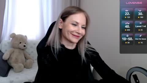 Snapshot of sunny_bunny6 chatting on 04-24-26, 07:22 Naomi online show from 04-24-26, 07:22