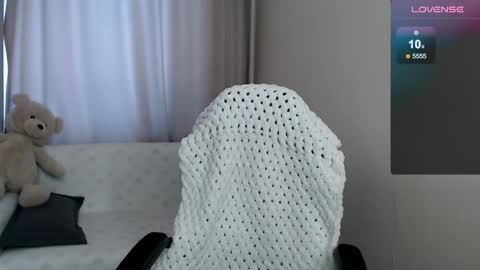 Snapshot of sunny_bunny6 chatting on 05-21-26, 05:58 Naomi online show from 05-21-26, 05:58