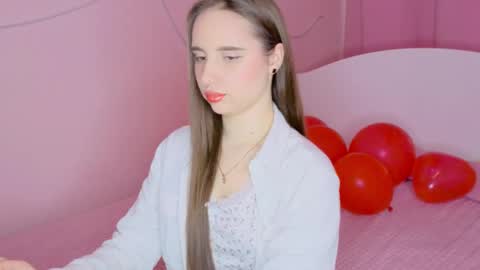 Snapshot of sunnybunnyy5 chatting on 02-20-26, 05:37 Liza online show from 02-20-26, 05:37