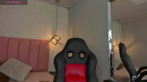 Snapshot of sunnycyrus chatting on 06-27-26, 12:44 S U N N Y online show from 06-27-26, 12:44