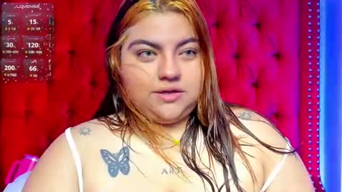 Snapshot of sunnyhoney_ chatting on 06-18-26, 12:31 Sunny online show from 06-18-26, 12:31