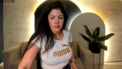 Snapshot of sunnyrivers_ chatting on 06-28-26, 05:30 Sunny Rivers online show from 06-28-26, 05:30