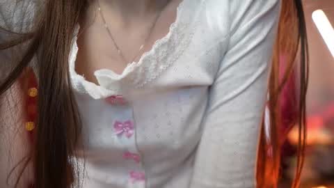 Snapshot of sunrisealice chatting on 10-21-25, 07:42 Alice online show from 10-21-25, 07:42