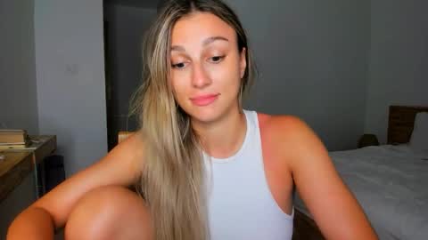 Snapshot of sunsetwithava chatting on 10-11-25, 11:31 sunsetwithava online show from 10-11-25, 11:31