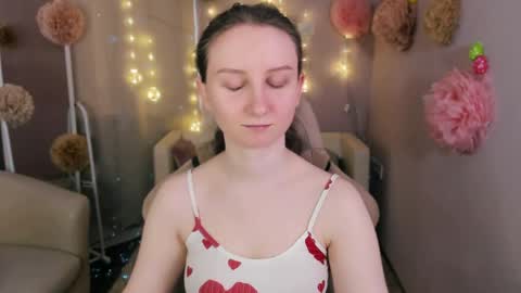 Snapshot of sunshine_blaze chatting on 04-24-26, 01:35 Alice online show from 04-24-26, 01:35