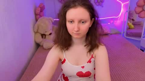 Snapshot of sunshine_blaze chatting on 04-30-26, 01:39 Alice online show from 04-30-26, 01:39