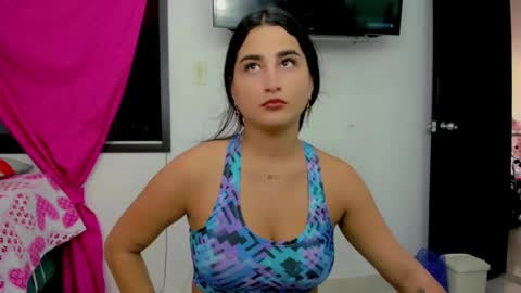 Snapshot of sunshine_uwu22 chatting on 12-08-24, 07:00 Andrea Rodriguez online show from 12-08-24, 07:00