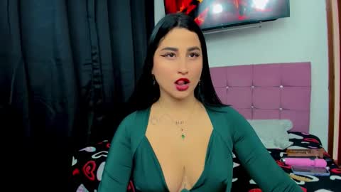 Snapshot of sunshine_uwu22 chatting on 09-10-25, 07:03 Andrea Rodriguez online show from 09-10-25, 07:03