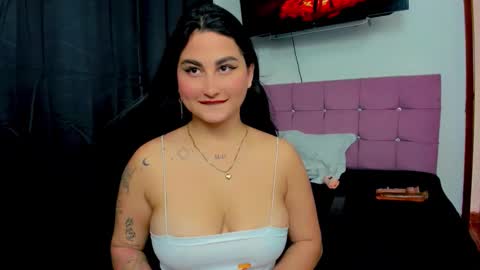 Snapshot of sunshine_uwu22 chatting on 09-25-25, 07:28 Andrea Rodriguez online show from 09-25-25, 07:28