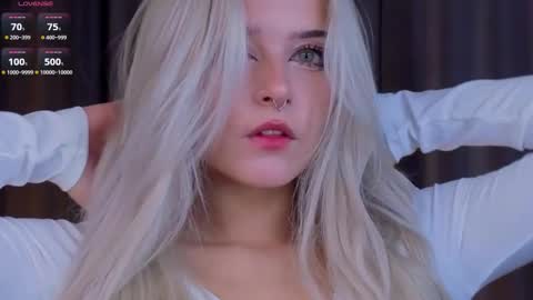Snapshot of sunshinegirlx chatting on 10-04-25, 03:48 Alice online show from 10-04-25, 03:48