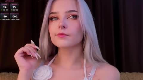 Snapshot of sunshinegirlx chatting on 10-19-25, 06:25 Alice online show from 10-19-25, 06:25