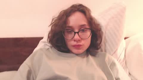 Snapshot of sunshinehella chatting on 06-03-26, 07:41 Hella online show from 06-03-26, 07:41