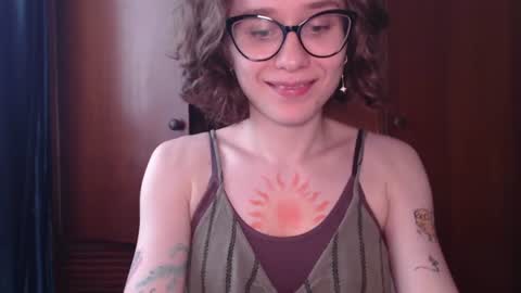 Snapshot of sunshinehella chatting on 06-23-26, 12:36 Hella online show from 06-23-26, 12:36