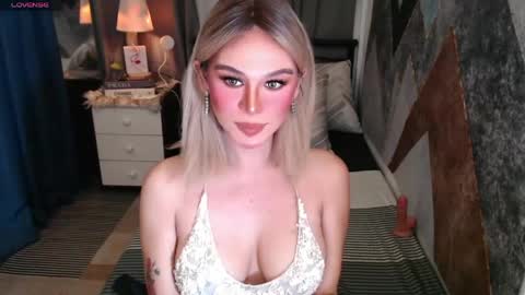 Snapshot of superh0tangelxx chatting on 05-24-26, 12:37 CARMINA online show from 05-24-26, 12:37