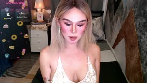 Snapshot of superh0tangelxx chatting on 06-11-26, 11:25 CARMINA online show from 06-11-26, 11:25