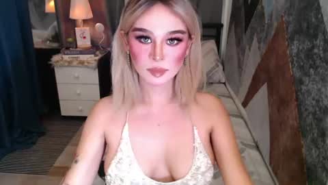 Snapshot of superh0tangelxx chatting on 06-23-26, 06:17 CARMINA online show from 06-23-26, 06:17