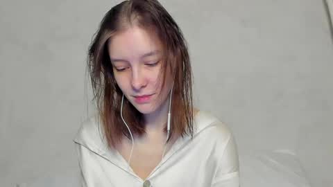 Snapshot of superior_cat chatting on 04-28-26, 11:21 Una online show from 04-28-26, 11:21