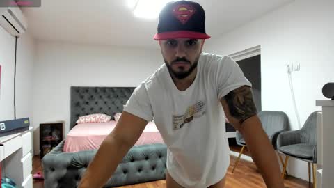 Snapshot of supermanboyxxl chatting on 11-12-25, 06:03 supermanboyxxl online show from 11-12-25, 06:03