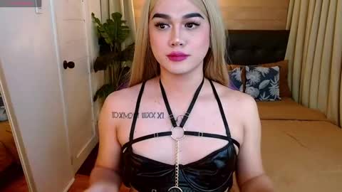 Snapshot of supreme_deity chatting on 02-06-25, 03:09 DIANNA online show from 02-06-25, 03:09