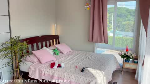 Snapshot of supremeraven chatting on 12-23-24, 08:22 Raven - Ravie online show from 12-23-24, 08:22