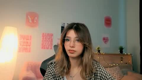 Snapshot of surfcheff chatting on 03-17-26, 01:36 Sara online show from 03-17-26, 01:36