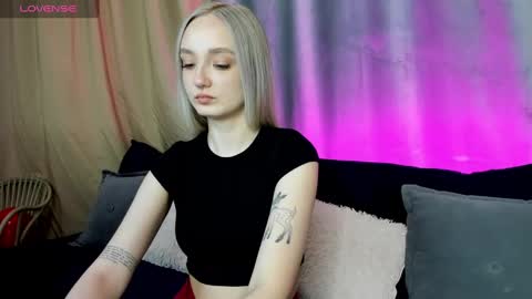 Annie online show from 02-25-25, 01:09