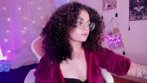 Snapshot of susan_bluee chatting on 12-27-24, 09:43 Susan online show from 12-27-24, 09:43