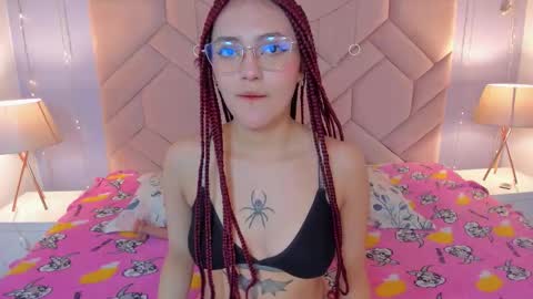 Snapshot of susan_cotton chatting on 12-16-25, 03:44 Susan Cotton online show from 12-16-25, 03:44