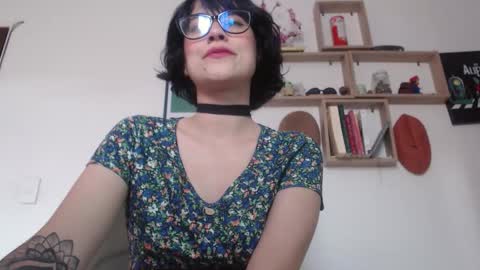 susana_w online show from 12-16-25, 08:03