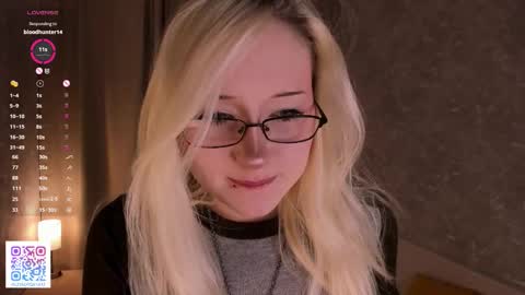 Snapshot of susannkesley chatting on 12-14-25, 04:18 Eva online show from 12-14-25, 04:18