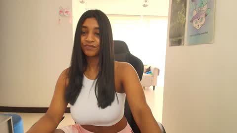 Snapshot of susanrhodes chatting on 01-26-25, 04:51 Andrea - Migue online show from 01-26-25, 04:51