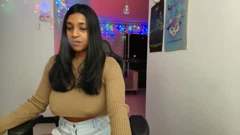 Snapshot of susanrhodes chatting on 02-17-25, 02:20 Andrea - Migue online show from 02-17-25, 02:20