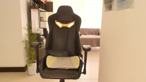 Susan Rhodes online show from 10-28-25, 02:20