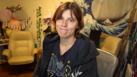 Snapshot of sushifox chatting on 12-15-25, 12:59 online show from 12-15-25, 12:59