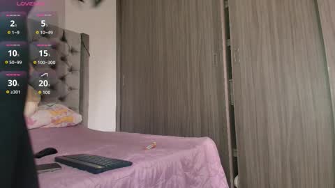 Snapshot of sussidream chatting on 10-12-25, 09:36 Andrea online show from 10-12-25, 09:36