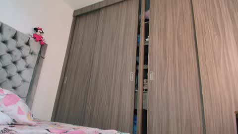 Snapshot of sussidream chatting on 10-29-25, 08:10 Andrea online show from 10-29-25, 08:10