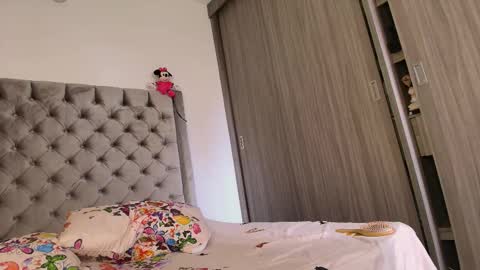 Snapshot of sussidream chatting on 11-04-25, 05:34 Andrea online show from 11-04-25, 05:34