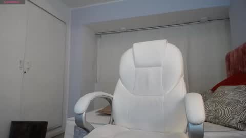 Snapshot of sussy_leon chatting on 12-12-24, 04:43 sussy leon online show from 12-12-24, 04:43