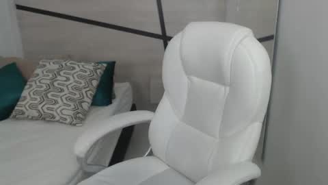 Snapshot of sussy_leon chatting on 01-17-25, 12:10 sussy leon online show from 01-17-25, 12:10